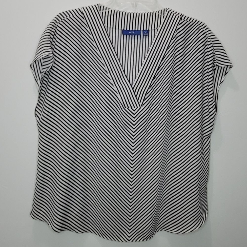 Apt 9 Women's Top - Picture 2 of 4